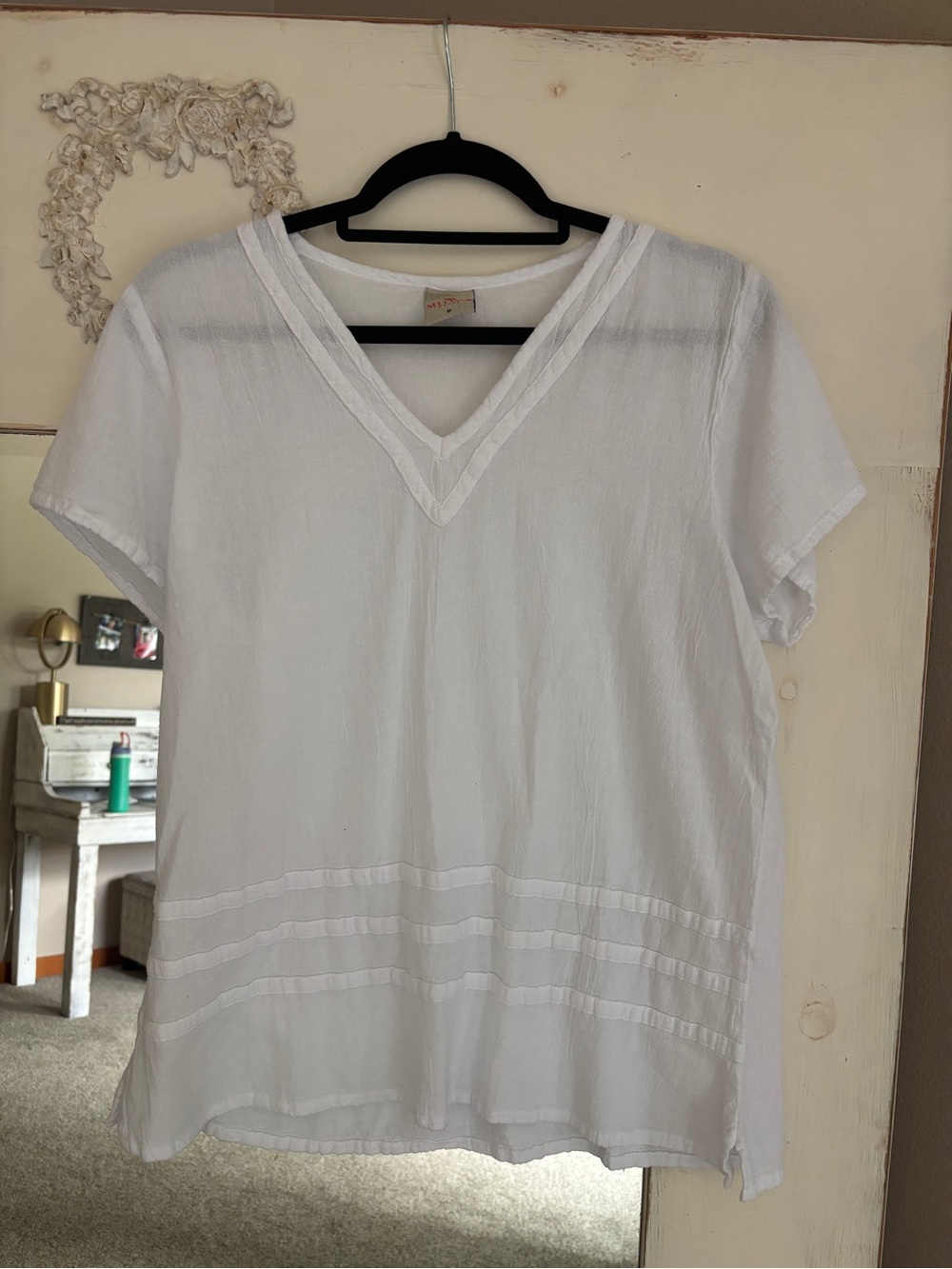 Mitla’s White V-Neck Short Sleeve Top - size M.